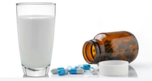 Uống thuốc cùng sữa
